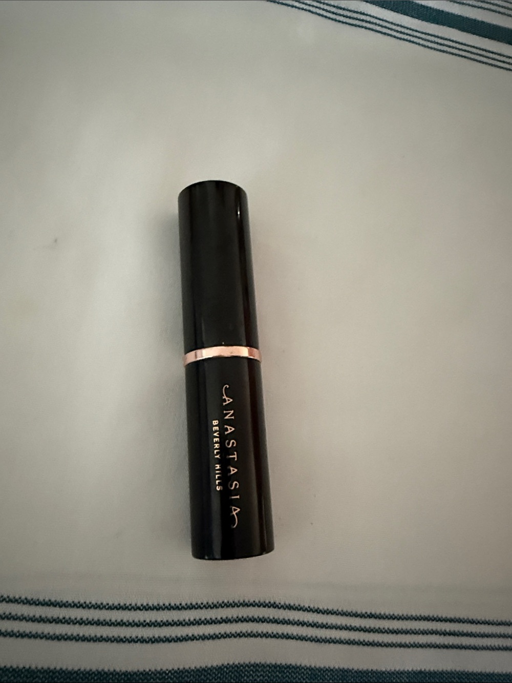 Anastasia Beverly Hills banana stick foundation highlight
